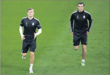  ??  ?? DE VUELTA. Kroos, Bale y Pepe regresan hoy al trabajo con la mente puesta en la Supercopa.