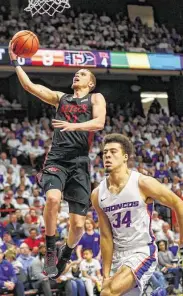  ?? Steve Conner / Associated Press ?? Malachi Flynn matched his jersey number with 22 points to help No. 4 San Diego State stay unbeaten.