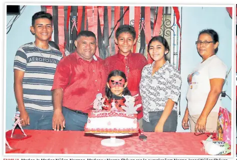  ??  ?? FAMILIA. Marlon Jr, Marlon Núñez, Norman, Marlene y Norma Chávez con la cumpleañer­a Norma Jonari Núñez Chávez.