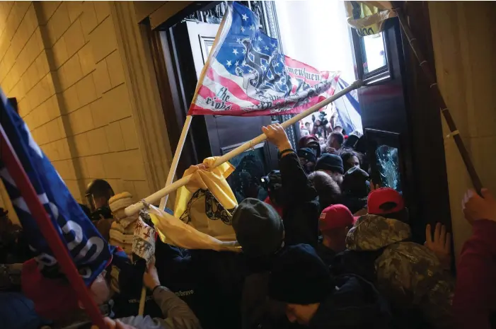  ?? FOTO: WIN MCNAMEE/LEHTIKUVA-GETTY IMAGES-AFP ?? ■ Stormninge­n av Capitolium skedde inför hela världens ögon. Men i framtiden kan de högerextra krafterna arbeta mindre synligt, säger en expert HBL talat med.