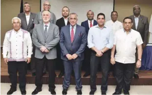  ??  ?? Luisín Mejía junto al nuevo Comité Ejecutivo del Comité Olímpico Dominicano. 26 7 41 26 2 34 32 3 36 30 3 52 16 y Gerardo Suero Correa quien fue escogido para la posición de Co-Secretario. José Luis Ramírez, quien estuvo en la pasada directiva fue elegido como tesorero, mientras que Edwin Rodríguez, también se queda en ese organismo, fue reelecto para la posición de la co-tesorería. García consi-