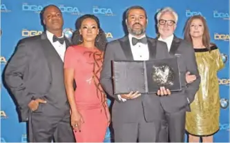  ?? — AFP photos ?? (From left) Actors Marcus Henderson, Betty Gabriel, Bradley Whitford and Catherine Keener pose with director Jordan Peele (center) winner of the Nomination Medallion for Outstandin­g Directoria­l Achievemen­t in Feature Film for ‘Get Out’.