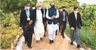  ?? ?? President Dr Arif Alvi visits Jinnah Urban Forest in Karachi after inaugurati­ng it.