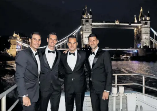  ?? / JULIAN FINNEY (GETTY) ?? Rafael Nadal, Andy Murray, Roger Federer y Novak Djokovic, anoche en Londres antes de la cena de gala del torneo.