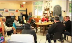  ??  ?? Le café génère une vie sociale dans le petit village de la bastide