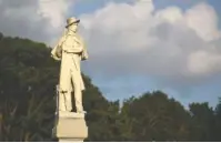  ?? STAFF FILE PHOTO BY ROBIN RUDD ?? A monument to the Confederat­e Soldiers of Walker County, Georgia, stands in front of the historic Chattooga Academy in LaFayette.