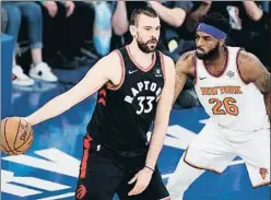  ?? JUSTIN LANE / EFE ?? Marc Gasol debutó con los Raptors con 7 puntos y 6 rebotes