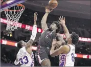  ?? CHRIS SZAGOLA/ASSOCIATED PRESS ?? Los Angeles’ DeAndre Jordan had 12 point s and 21 rebounds and the Clippers beat the 76ers 98-92 in OT.