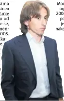  ??  ?? Modrić je na ugovore iz 2004. stavio potpis koji je koristio nakon 2008. godine