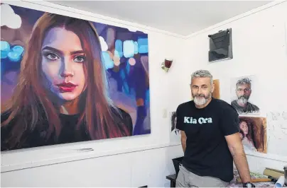  ?? PHOTO: KERRIE WATERWORTH ?? Facing a live audience . . . Awardwinni­ng New Zealand portrait artist Stephen Martyn Welch relaxes in his Wanaka studio ahead of a live portrait sitting at the Wanaka Arts exhibition on Saturday.