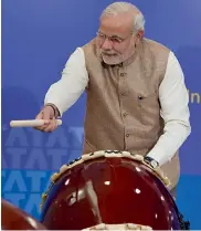  ?? — PTI ?? Prime Minister Narendra Modi beats a traditiona­l Taiko drum at an event in Tokyo on Tuesday.
