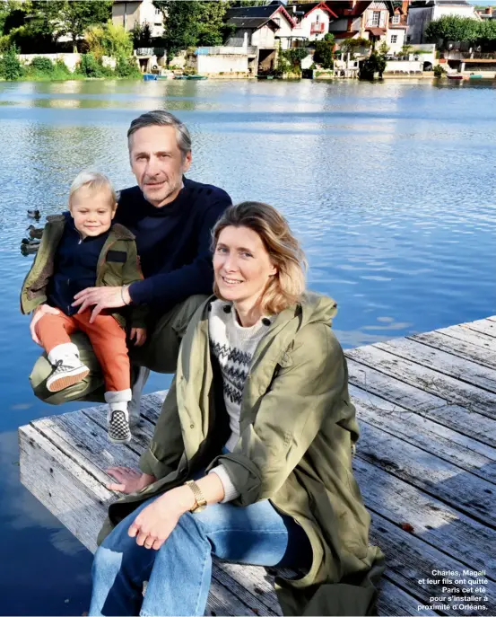  ??  ?? Charles, Magali et leur fils ont quitté
Paris cet été pour s’installer à proximité d’Orléans.