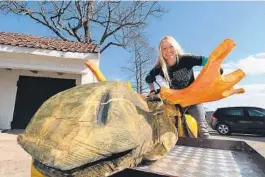  ?? FOTO: HELGE OTTESEN ?? TELEMARKSF­OLK: I år har Anne Gravir Klykken utelukkend­e hentet inn artister fra Telemark til festivalen.