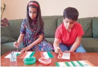  ??  ?? Painting flags for gifting to their friends.