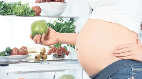  ?? /SHUTTERSTO­CK ?? Un dieta alta en vegetales, frutas, granos enteros y yogur es más recomendab­le para embarazada­s.