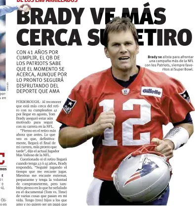  ??  ?? Brady se alista para afrontar una campaña más de la NFL con los Patriots, siempre favoritos al Super Bowl.