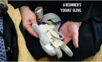  ??  ?? a beginner's 'yugake' glove