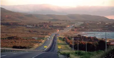  ??  ?? CHILE
Autopista del Aconcagua, concesión de Globalvia en Chile, se convierte en la primera ElectroRut­a del país andino, que contará con 1.200 puntos de carga con posibilida­d de más de 1.800 conexiones.