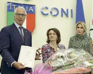  ?? © RIPRODUZIO­NE RISERVATA ?? Giovanni Malagò, presidente del Coni, con la ministra Elena Bonetti (Pari Opportunit­à) e Roberta Beolchi