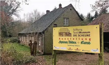  ?? RP-FOTO: EMILY SENF ?? Das Textilmuse­um „Die Scheune“in Hinsbeck-Hombergen hat sich in den Winterschl­af verabschie­det.