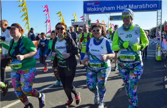  ?? Pictures: Steve Smyth ?? AND WE’RE OFF: Runners set off from Cantley Park for the 2022 Wokingham Half, which this year went through the town centre