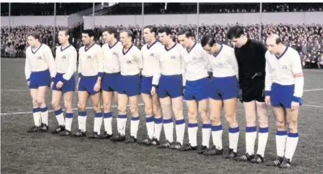  ?? FOTO: HORSTMÜLLE­R/IMAGO IMAGES ?? Hans-Günter Becker (rechts) führte Tasmania Berlin in der legendären Bundesliga-Saison 1965/1966 als Kapitän an.