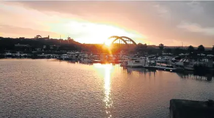  ??  ?? ICONIC VIEW: One of the many submission­s to the ES Yound Photograph­ic Competitio­n, which ran for a second time this year. This picture, showing a sunset and the Nico Malan Bridge, was submitted by Alan Poultney