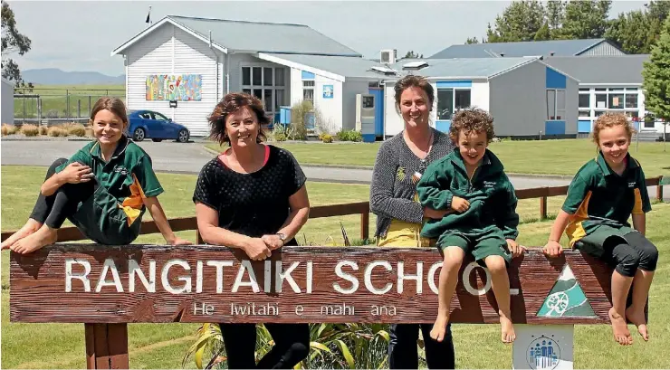  ?? ROBERT STEVEN/STUFF ?? Rangitaiki School principal and head teacher Andrea Haycock (left), assisting teacher Jessica Devonport, and pupils Olivia (10), Mac (5) and Sophie (8).