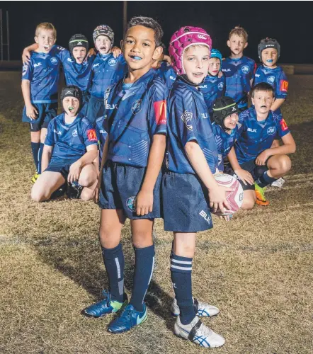  ?? Picture: JERAD WILLIAMS ?? Daniel Leauai and Aiden Broadhurst with the unbeaten Helensvale Hogs under-9s.