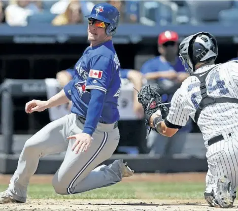  ?? KATHY WILLENS/THE ASSOCIATED PRESS ?? Josh Donaldson dodges New York Yankees catcher Gary Sanchez as he scores in Toronto’s 4-1 win over the Yankees on Tuesday. The win snapped a five-game losing streak for the Blue Jays.