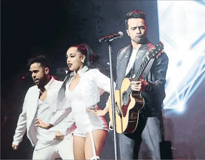  ?? ALBERT PUIG / NORD MEDIA ?? Luis Fonsi llenó con los ritmos caribeños de sus románticas canciones el auditorio del festival de Cap Roig