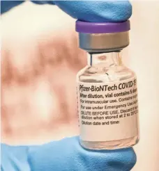  ?? JAKE CRANDALL/USA TODAY NETWORK ?? A vial containing the Pfizer-BioNTech vaccine at the East Alabama Medical Center Education Center in Montgomery, Ala., on Wednesday.