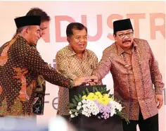  ?? PEMPROV JATIM FOR JAWA POS ?? DUKUNG PENUH: Pemerintah Provinsi Jawa Timur mengapresi­asi program pendidikan vokasi industri dari pemerintah. Program ini diluncurka­n oleh Wakil Presiden Jusuf Kalla.