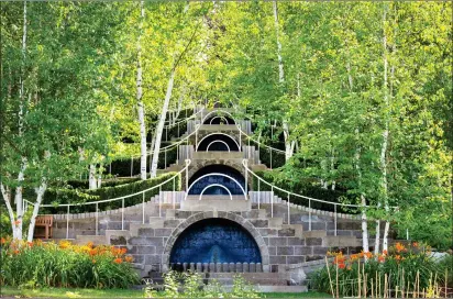  ?? Gross & Daley Photograph­y ?? The Blue Steps at the Naumkeag estate in the Berkshires are set off with multi-trunked paper birches.