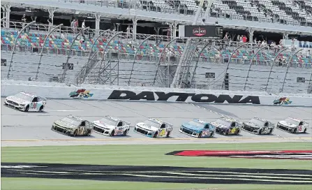  ?? JOHN RAOUX THE ASSOCIATED PRESS ?? Matt Tifft (36), Kurt Busch (1) and Alex Bowman (88) lead a pack though the front stretch during a NASCAR auto race practice at Daytona Internatio­nal Speedway on Thursday in Daytona Beach, Fla.