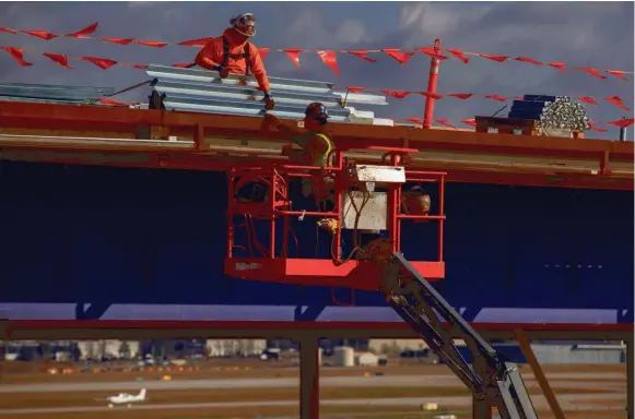  ?? PHOTOS BY MAX GERSH / THE COMMERCIAL APPEAL ?? Constructi­on crews work on Memphis Internatio­nal Airport’s new B concourse, which is set to open in spring 2021.