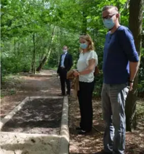  ?? FOTO KMA ?? Jef Maes (vooraan), bezieler van het Malse blotevoete­npad.