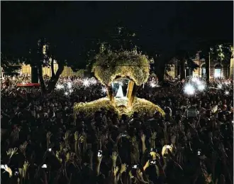  ?? Bruno Santos/Folhapress ?? Imagem de Nossa Senhora de Nazaré, que percorre as ruas de Belém até a Catedral da Sé