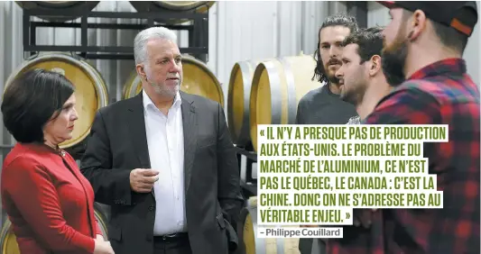  ?? PHOTO STEVENS LEBLANC ?? Le premier ministre Philippe Couillard, qui a visité hier la microbrass­erie La Souche de Stoneham, dans le comté de la député et ministre Véronyque Tremblay, a été surpris d’apprendre que les microbrass­eurs québécois doivent se tourner du côté des...