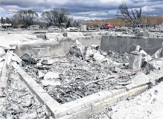  ?? CONTRIBUTE­D ?? Natasha and Andrew Humphries’ property in the Abasand neighbourh­ood of Fort Mcmurray after the fire that decimated the city in 2016.