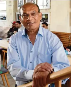  ??  ?? Mahbubur Rahman, 63, kommt aus Bangladesc­h. 1989 hat er das Kirchenasy­l in Augsburg unterstütz­t. Es war der Auslöser für „Tür an Tür“.