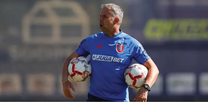  ?? ?? ► “Es un Superclási­co y lo miramos con tranquilid­ad y confianza”, dijo Gustavo Álvarez, entrenador de Universida­d de Chile.