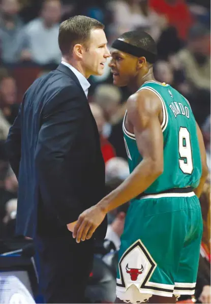  ??  ?? Bulls coach Fred Hoiberg talks to guard Rajon Rondo, who had 17 points against the Memphis Grizzlies, in the first half. | AP