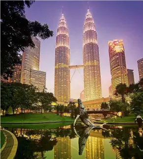  ??  ?? The breathtaki­ng night view of the Petronas Twin Towers in Kuala Lumpur, as seen from KLCC Park. — Tourism Malaysia
