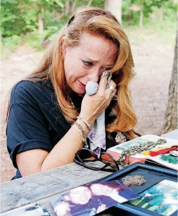  ?? [PHOTO BY SHANNON KILE, FOR THE OKLAHOMAN] ?? ABOVE: Cyndi Wear wipes away a tear after reviewing photos and exhibits of her son, Brando Duran, during a break in the Justin Hammer trial.