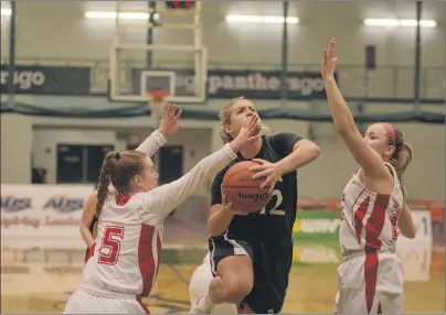  ?? JASON MALLOY/THE GUARDIAN ?? UPEI Panthers forward Jane McLaughlin, centre, gets into the paint for a shot while Memorial Sea-Hawks Sammi Deakin-Sharpe, left, and Lindsay Taylor defend Sunday in Charlottet­own.