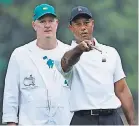  ?? DANIELLE PARHIZKARA­N/ AUGUSTA CHRONICLE ?? Tiger Woods talks with caddie Joe LaCava at the 10th hole Wednesday.