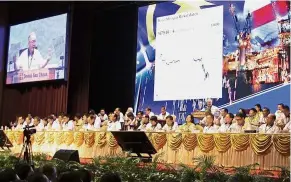  ??  ?? Centre stage: Dr Wee addressing party members at the 65th MCA’s Annual General Assembly.