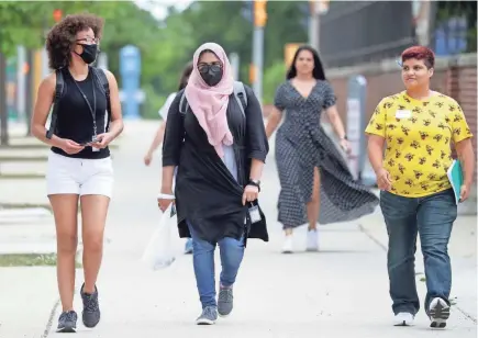  ?? PHOTOS BY MIKE DE SISTI/MILWAUKEE JOURNAL SENTINEL ?? University of Wisconsin-Milwaukee students walk through the campus on Monday. Colleges across the state are working to reevaluate on-campus masking policies in the weeks leading up to the start of the fall semester.