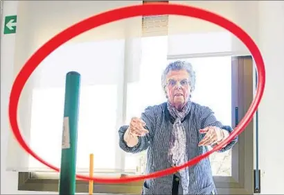  ?? LLIBERT TEIXIDO ?? Una mujer realiza ejercicios en el Centre de Serveis de Santa Maria d'Oló (Bages)